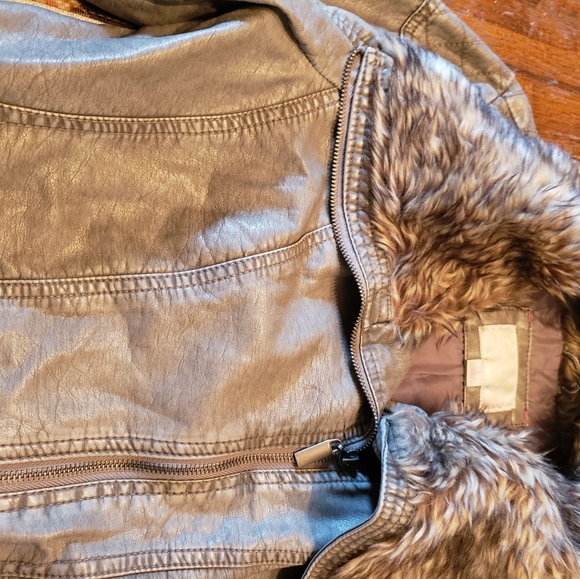 Leather with fur trim gray jacket - Picture 3 of 3